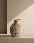 Vase sculpté à la main en terre cuite