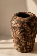 Vase sculptural en terre cuite